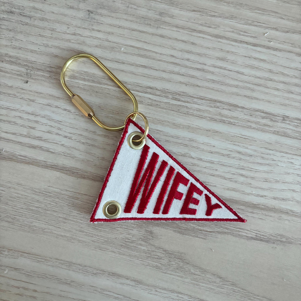 Embroidered pendant name bag tags