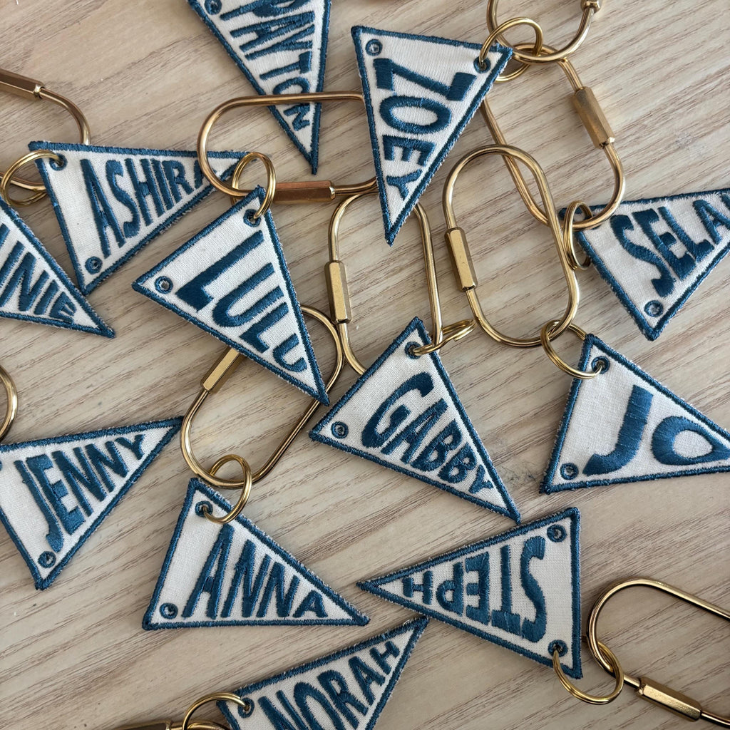 Embroidered pendant name bag tags